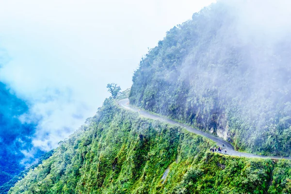 Foggy route de la mort dans les Yungas en Bolivie — Photo