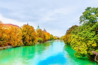 Sonbahar manzara ve Münih - Bavyera Isar Nehri