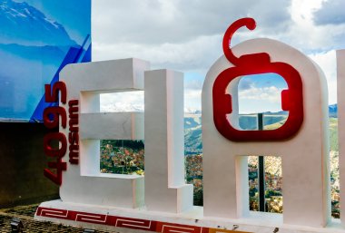 La Paz platformu 4095 metre yüksekliğindeki - Boli görüntülemesine cityscape