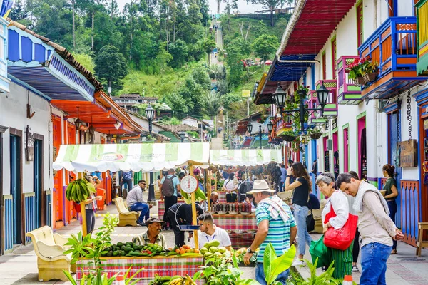 Local market with sellers in the streets of the village Salento, on March 23, 2019 - Colombia — ストック写真