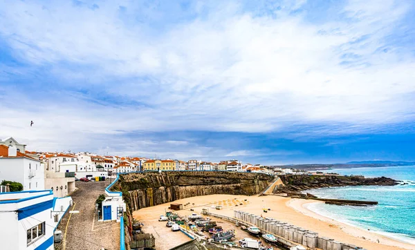 Widok z portu na wybrzeżu Portugalii ericeira — Zdjęcie stockowe