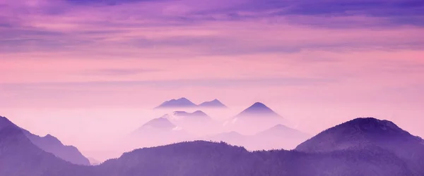 Небо Холодных Фиолетовых Гор Туманом Туманом Рядом Кваальтенанго — стоковое фото