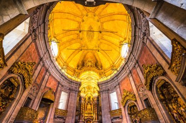 Igreja dos Clerigos Kilisesi Tavanın Nefes Kesen İç Görünümü