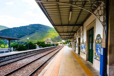 Portekiz, Douro Vadisi 'ndeki Pinhao tren istasyonu.