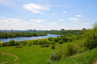 Moskova ve nehir için tepeden görüntüleyin