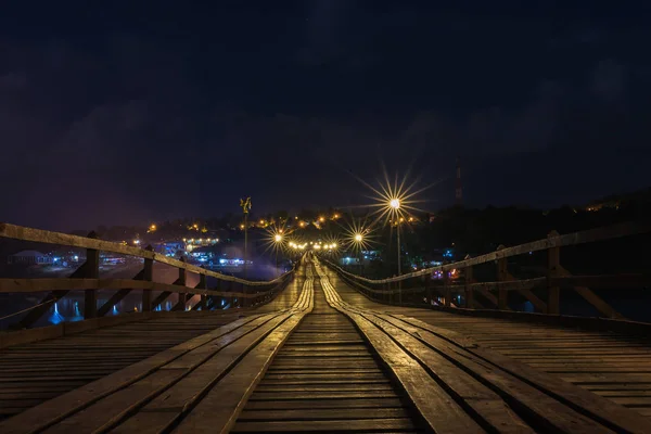 孟桥在晚上时间 — 图库照片
