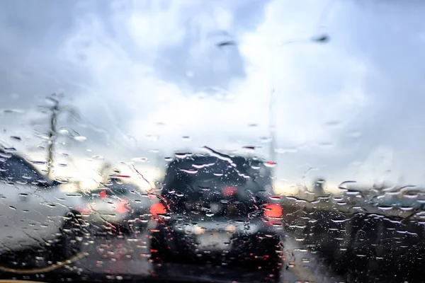 Yağmur strom ve traffice reçel bangkok Tayland 