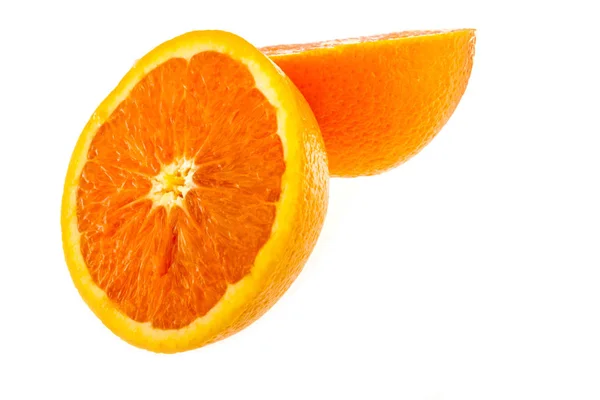 Close up van verse sunkist orange gesneden helft geïsoleerd — Stockfoto