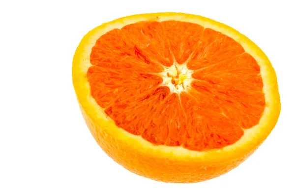 Närbild på färska sunkist orange skär hälften isolerade — Stockfoto