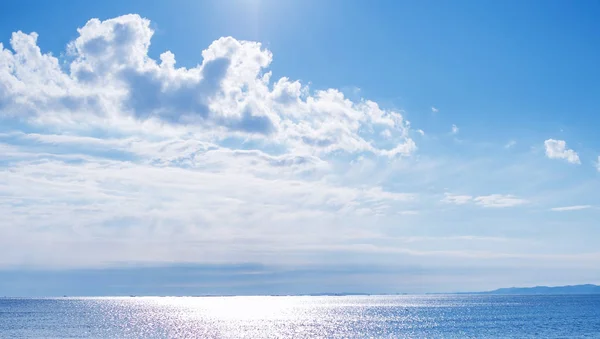 Μπλε ουρανού και θάλασσας αφηρημένα φόντο πανοραμική θέα — Φωτογραφία Αρχείου