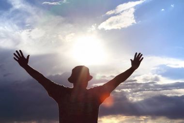 Özgürlük kavramı güneş tebrik erkekler