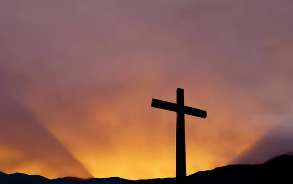 Kreuz über hellen Himmelshintergrund — Stockfoto