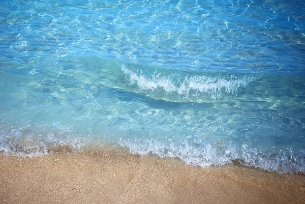 Olas de mar en la playa — Foto de Stock