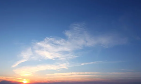 Majestätischer Sonnenuntergang oder Sonnenaufgang — Stockfoto