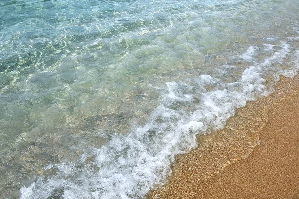 Fondo de agua transparente transparente con ondulaciones — Foto de Stock