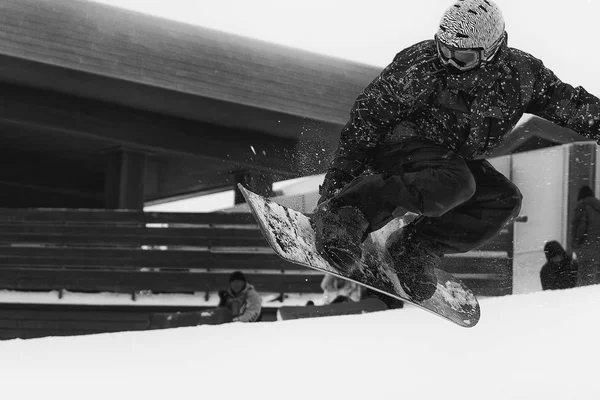 Snowboard Alpino Truque Homem — Fotografia de Stock