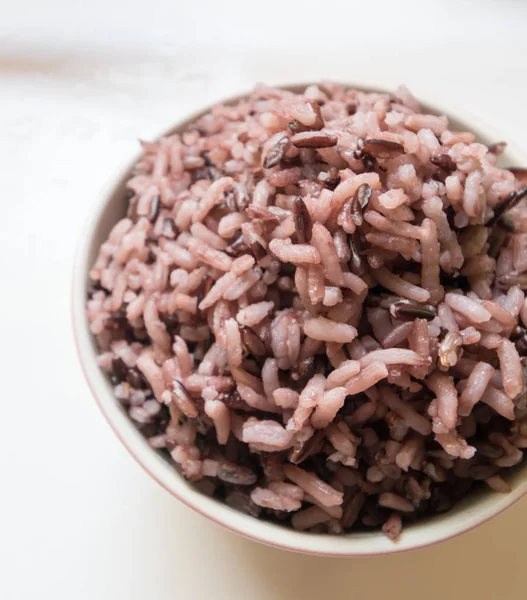 Cuenco con arroz blanco de bayas cocido — Foto de Stock