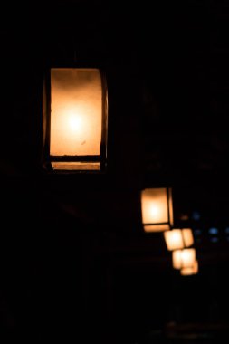 Ahşap kutusunda ki klasik lamba tarzı Işık Ampüller