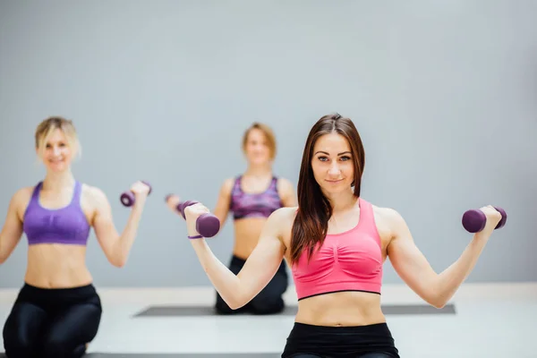 Group of three young women working in fitness studio. — Stock Photo, Image