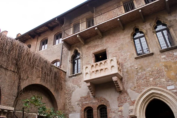 Julias Balkon in Verona — Stockfoto