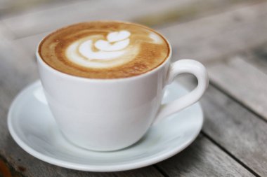 Beyaz fincan kahve Latte