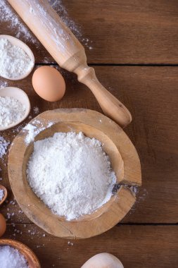 Hamur hazırlık. Malzemeler pişirme: yumurta ve un