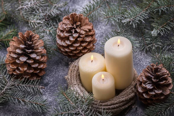 Új év téma a gyertyák és a karácsonyfa Jogdíjmentes Stock Fotók