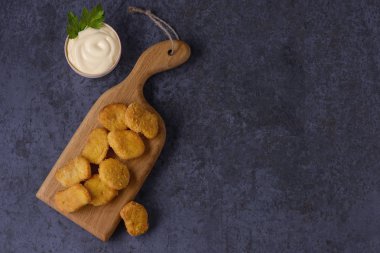 Lezzetli tavuk nuggets sos ile