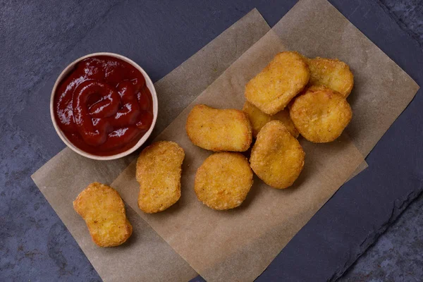 Chicken nuggets, és ketchup Stock Kép