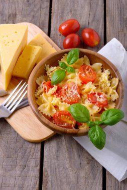 makarna otlar ve domates ile