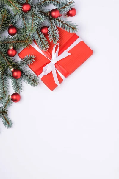 Neujahr Hintergrund mit Geschenkbox und Dekoration — Stockfoto