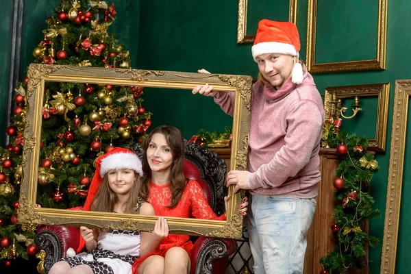 クリスマスイブに家族 — ストック写真