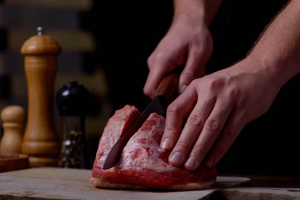 Ember darabolt marhahús, vágódeszka Jogdíjmentes Stock Képek