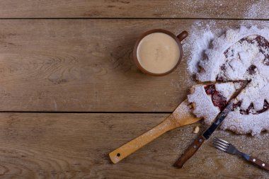 Kirazlı turta ve kahve