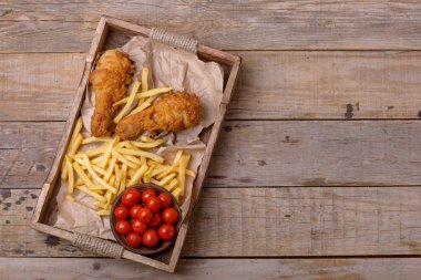 Çıtır tavuk budu kızartması ve Marine domates ile