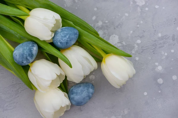Wielkanoc transparent - jaja z białego tulipana — Zdjęcie stockowe