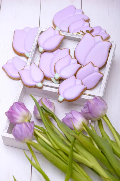 Biscoitos de gengibre em forma de flor — Fotografia de Stock