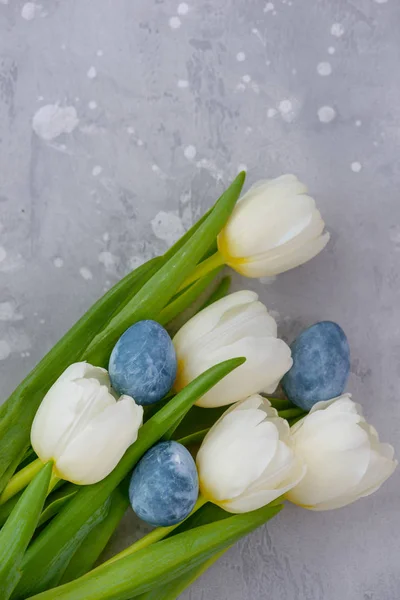 Jaja z białego tulipana — Zdjęcie stockowe