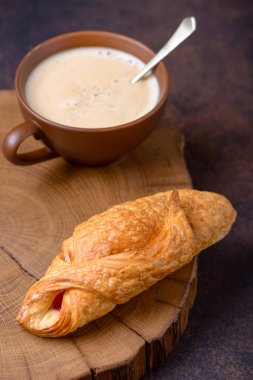 kruvasan ve kahve Kupası