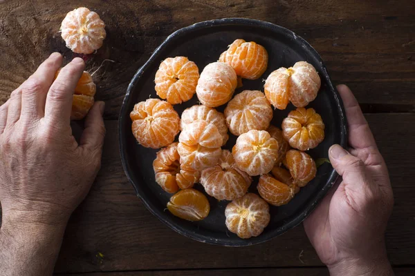 Küçük mandalina soyulmuş — Stok fotoğraf