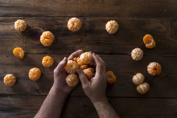 Mandarins pequenos descascados — Fotografia de Stock