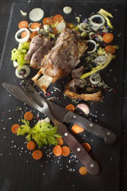 Pişmiş domuz Knuckle