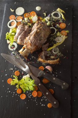 Pişmiş domuz Knuckle