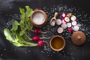 taze kırmızı turp