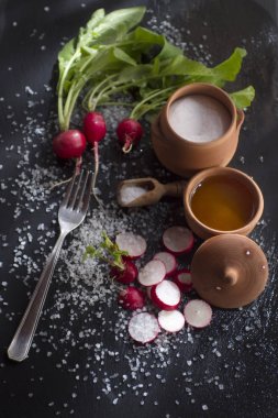 taze kırmızı turp