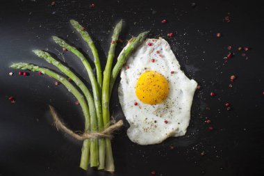 kuşkonmaz ile yumurta