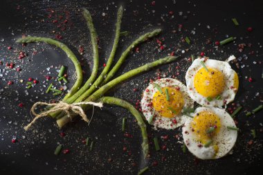 kuşkonmaz ile yumurta