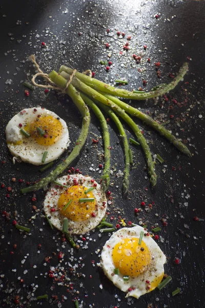 Eieren met asperges — Stockfoto