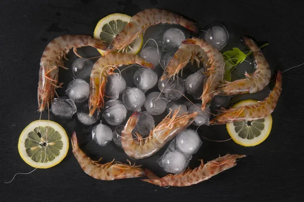 Crustaceans and Lemon — Stock Photo, Image