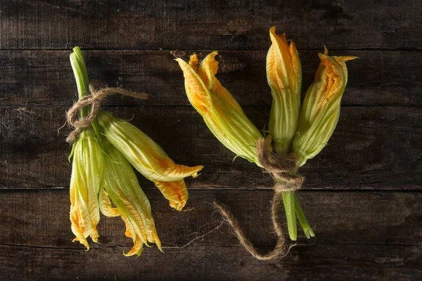 鲜黄色的南瓜花 — 图库照片